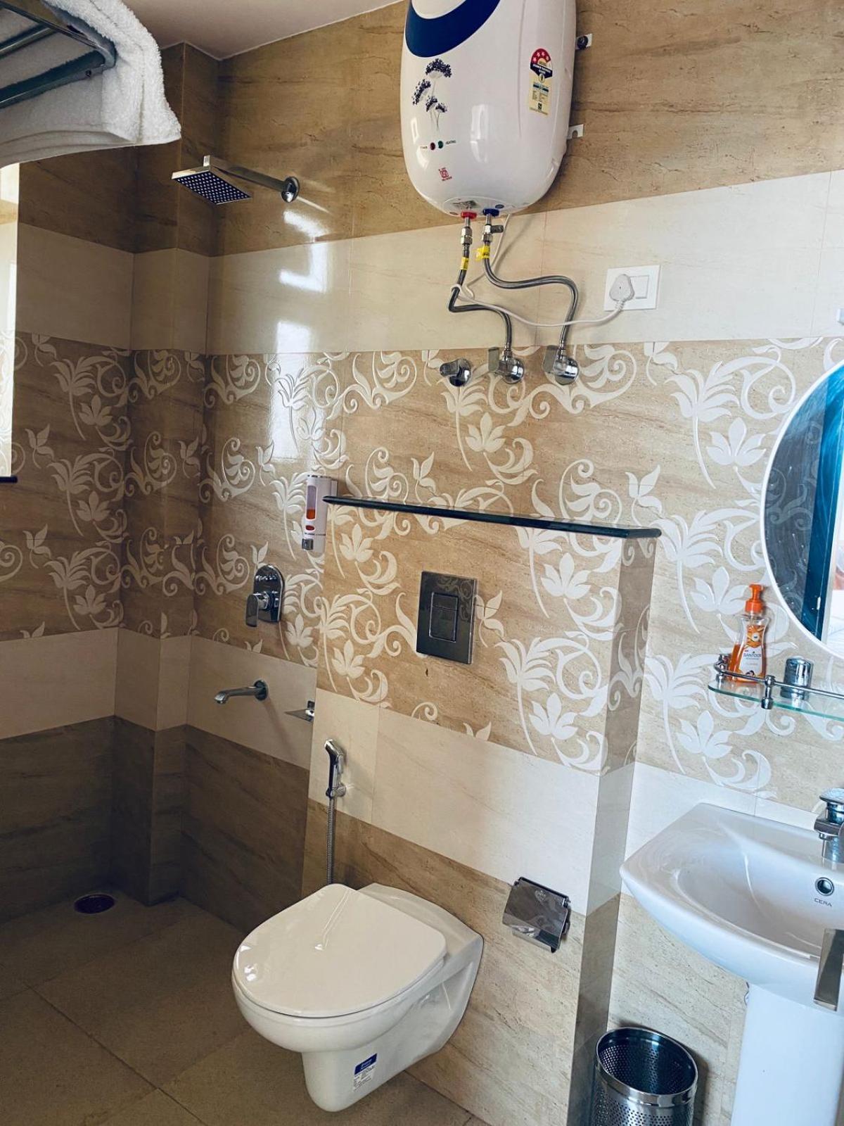 Hotel Harmony Heights Shimla Zewnętrze zdjęcie